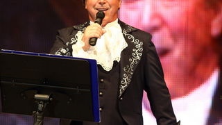 Zadar, 121110.
Dvorana Kresimira Cosica.Festival zabavne glazbe Zadar2010.Prva vecer.
Na fotografiji : nastup Borisa Martinovica.
Foto : Vladimir Ivanov / Cropix Zadar, 121110.
Dvorana Kresimira Cosica.Festival zabavne glazbe Zadar2010.Prva vecer.
Na fotografiji : nastup Borisa Martinovica.
Foto : Vladimir Ivanov / Cropix