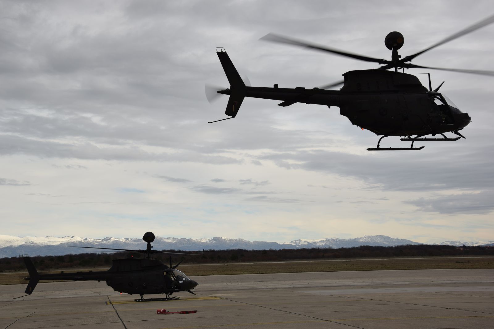 Letačka obuka nove skupine pilota na Kiowama