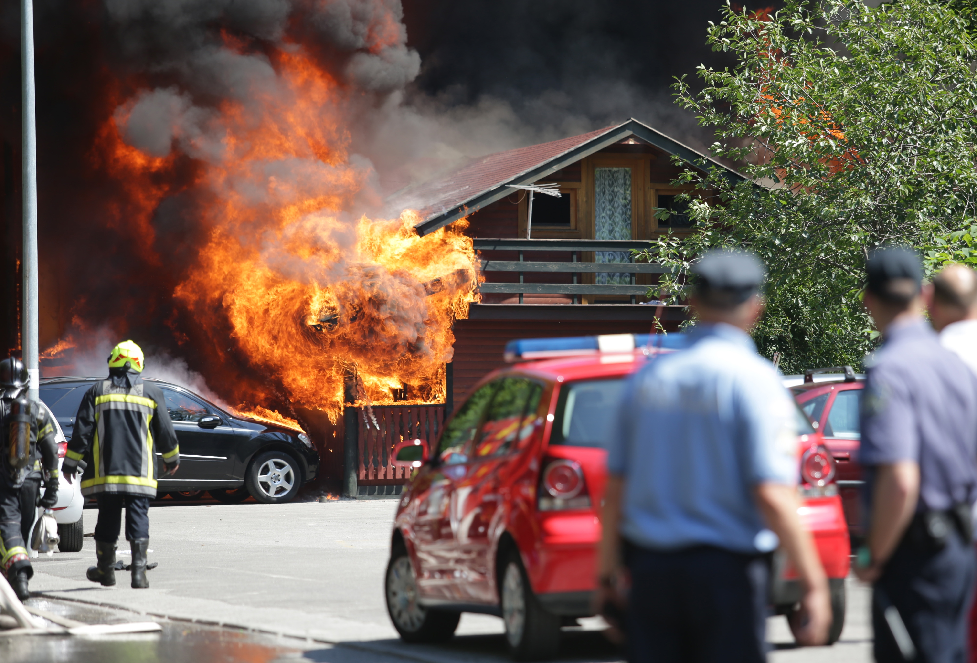 Požar na ŠRC Jelenovac, grad prekriven dimom, zaustavljeni autobusi…