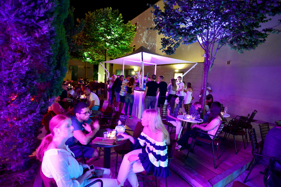 TEATRO BAR Otvorenje ljetne terase uz Violina energy performance TEATRO BAR Otvorenje ljetne terase uz Violina energy performance