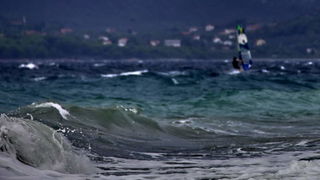 Kiteri i surferi uživali u jakom jugu