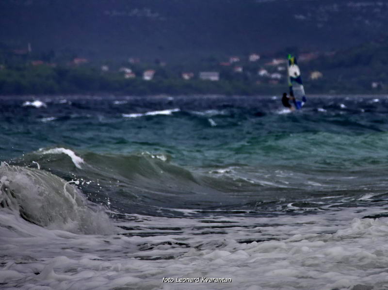 Kiteri i surferi uživali u jakom jugu