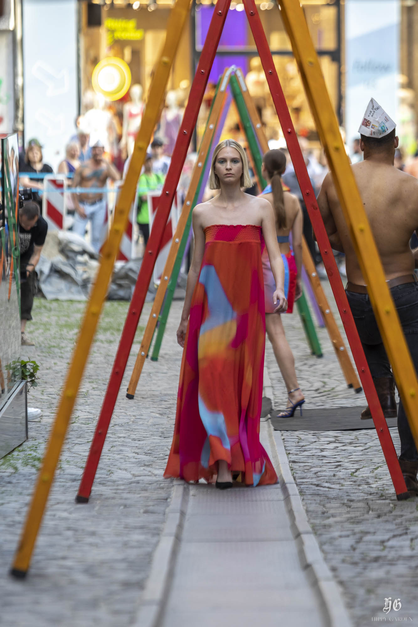 Ulična modna revija #INSPIREDBYART by Hippy Garden Ulična modna revija #INSPIREDBYART by Hippy Garden