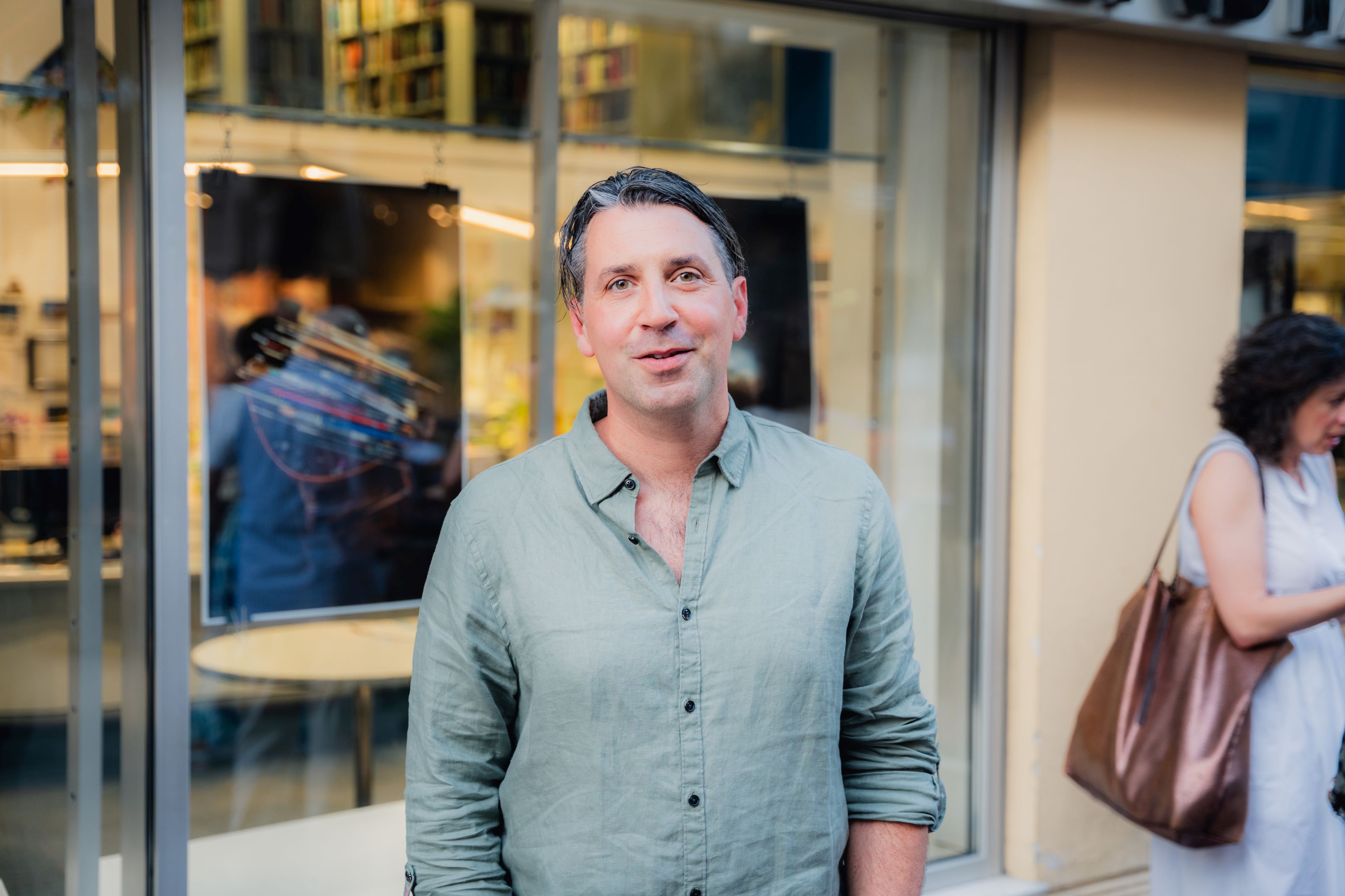 Mak Vejzović otvorio vrata očevog ateljea kroz izložbu “Atelijer” Mak Vejzović otvorio vrata očevog ateljea kroz izložbu “Atelijer”