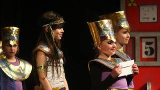 “Karnevalski vremeplov” plesne udruge “Gesta” (foto:Saša Čuka) “Karnevalski vremeplov” plesne udruge “Gesta” (foto:Saša Čuka)