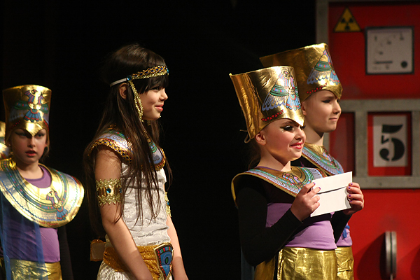 “Karnevalski vremeplov” plesne udruge “Gesta” (foto:Saša Čuka) “Karnevalski vremeplov” plesne udruge “Gesta” (foto:Saša Čuka)