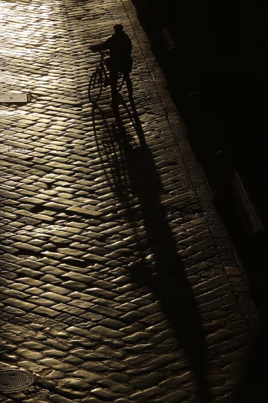 Približavanjem zimskog solsticija, odnosno tkzv. suncostaja dani su sve kraći, a sjene izražajnije.  Photo: Filip Brala/PIXSELL