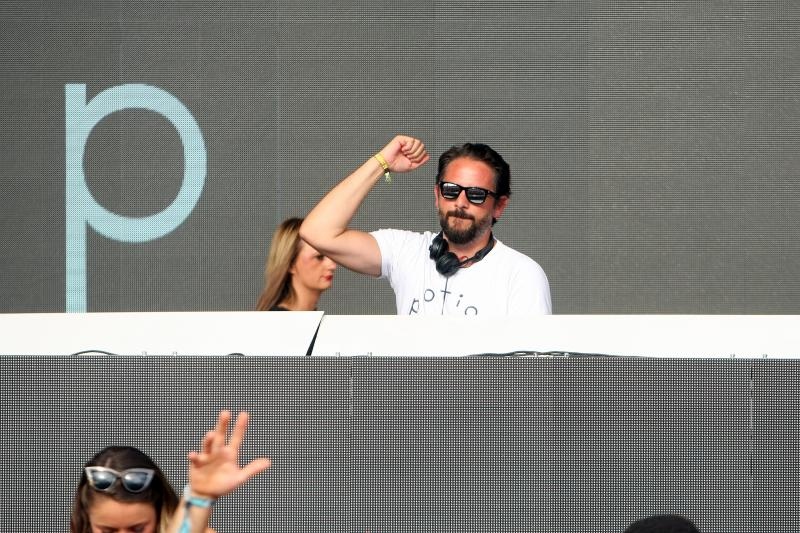 Zrće: Drugi dan Hideout festivala privukao je mnogobrojnu publiku na after beach party, Photo: Luka Stanzl/PIXSELL Zrće: Drugi dan Hideout festivala privukao je mnogobrojnu publiku na after beach party, Photo: Luka Stanzl/PIXSELL