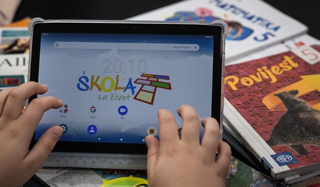 tablet, škola, nastava kod kuće, učenje, učenici, škola za život