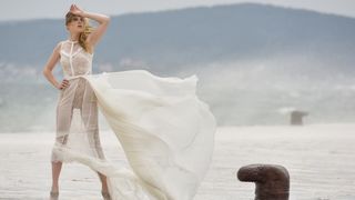 Tijekom snimanja reklamne kampanje valovi doslovno “okupali” manekenku na zadarskoj rivi