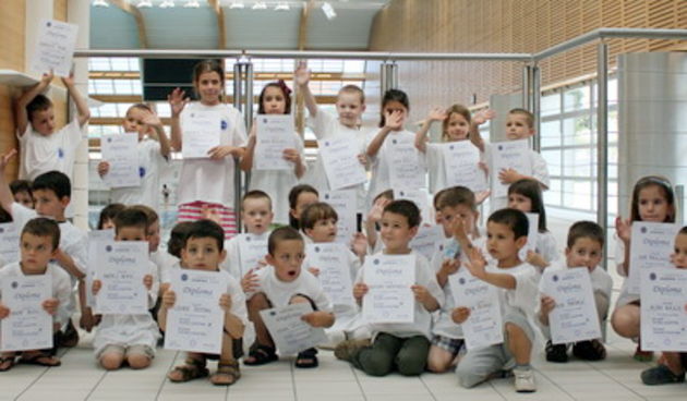 Mali plivaci s diplomama PK Jadera