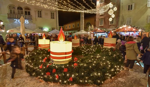 Obred paljenja treće adventske svijeće u crkvi Sv. Šime