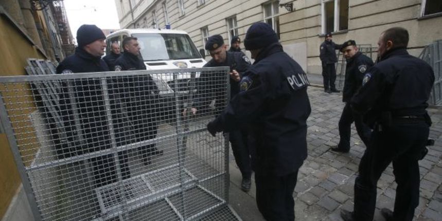 Markov trg, prosvjed (Foto: Damjan Tadić, Goran Mehkek/Cropix) Markov trg, prosvjed (Foto: Damjan Tadić, Goran Mehkek/Cropix)