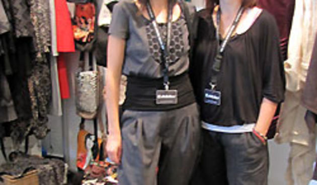 Andrijana S. Pjajčik (Etna Maar) i Katalin Imre (Artiste) (Moda.hr)