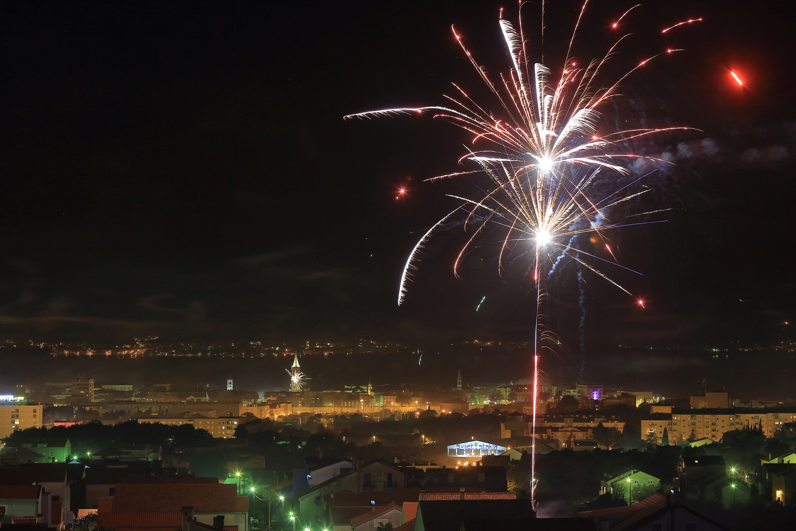 Zadarski doček Nove godine uz veliki vatromet Zadarski doček Nove godine uz veliki vatromet