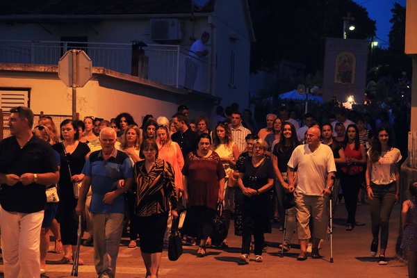 Proslava blagdana Velike Gospe: središnja večernja misa i procesija ulicama Belafuže Proslava blagdana Velike Gospe: središnja večernja misa i procesija ulicama Belafuže