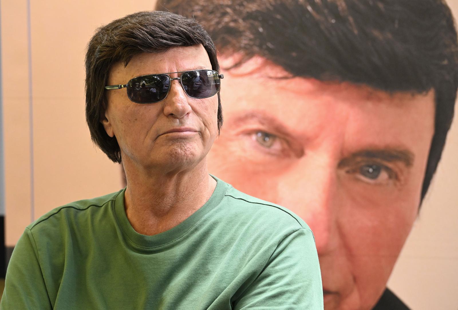 U Croatia Records-u odrzana je promocija novog albuma pjevaca Duska Lokina. U Croatia Records-u odrzana je promocija novog albuma pjevaca Duska Lokina.