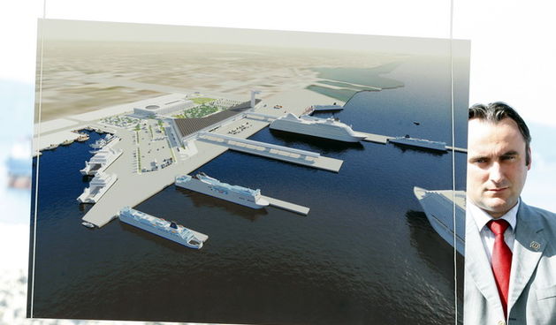 Zadar 170710
Predsjednica Vlade RH Jadranka Kosor danas je u posjetu Zadarskoj zupaniji. Premijerka je obisla gradiliste nove trajektne luke Gazenica. 
Na slici: Fotografija na kojoj se vidi kako ce izgledati buduca luka.
Foto: Jure Miskovic / CROPIX