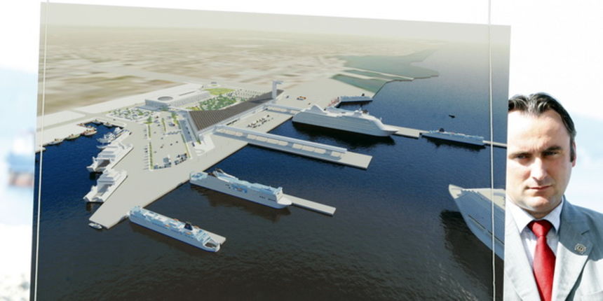 Zadar 170710
Predsjednica Vlade RH Jadranka Kosor danas je u posjetu Zadarskoj zupaniji. Premijerka je obisla gradiliste nove trajektne luke Gazenica.
Na slici: Fotografija na kojoj se vidi kako ce izgledati buduca luka.
Foto: Jure Miskovic / CROPIX Zadar 170710
Predsjednica Vlade RH Jadranka Kosor danas je u posjetu Zadarskoj zupaniji. Premijerka je obisla gradiliste nove trajektne luke Gazenica.
Na slici: Fotografija na kojoj se vidi kako ce izgledati buduca luka.
Foto: Jure Miskovic / CROPIX