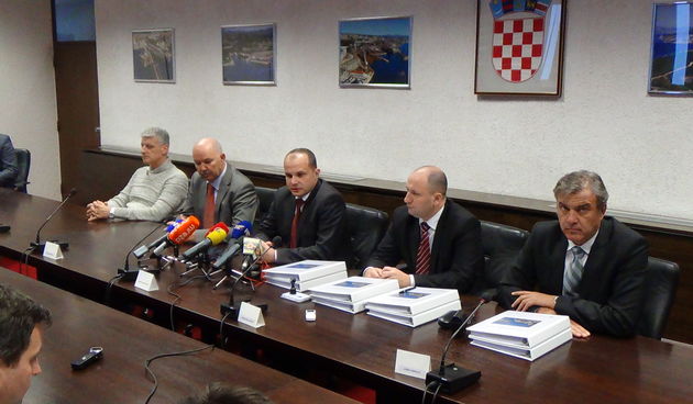 Hrvatske ceste i Viadukt potpisali Ugovor za izgradnju novog mosta između otoka Čiova i Trogira