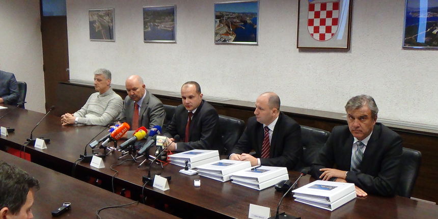 Hrvatske ceste i Viadukt potpisali Ugovor za izgradnju novog mosta između otoka Čiova i Trogira