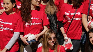 Zadarski maturanti donirali brašno Socijalnoj samoposluzi Zadarski maturanti donirali brašno Socijalnoj samoposluzi