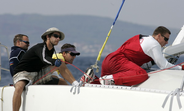 Split, 160909.
Danas je flotnim plovom zapoceo 23. ACI Match Race kup. 
Na fotografiji: posada kormilara Marina Misure (zuta majica).
Foto: Jakov Prkic / CROPIX