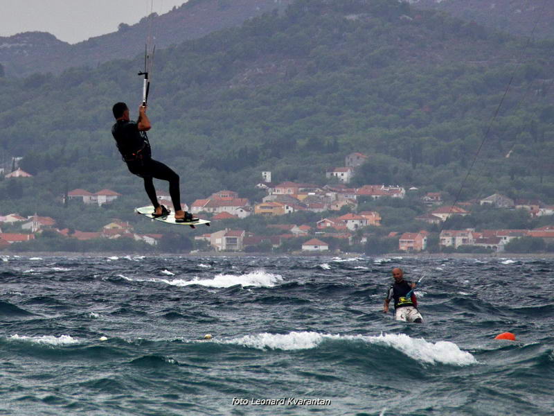 Kiteri i surferi uživali u jakom jugu