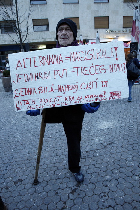 Zagreb, 040311.
Peti po redu, protuvladin prosvjed tzv. facebook grupe zapocinje veceras na Cvjetnom trgu.
Na fotografiji: transparenti.
Foto: Davor Pongracic / CROPIX Zagreb, 040311.
Peti po redu, protuvladin prosvjed tzv. facebook grupe zapocinje veceras na Cvjetnom trgu.
Na fotografiji: transparenti.
Foto: Davor Pongracic / CROPIX