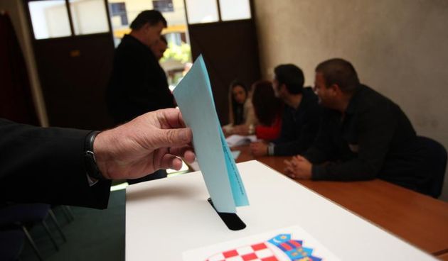 02.06.2013.,Dugopolje – Izbori. Glasanje. Gradjani glasovali u drugom krugu lokalnih izbora cime su ispunili svoju gradjansku duznost. Photo: Ivo Cagalj/PIXSELL