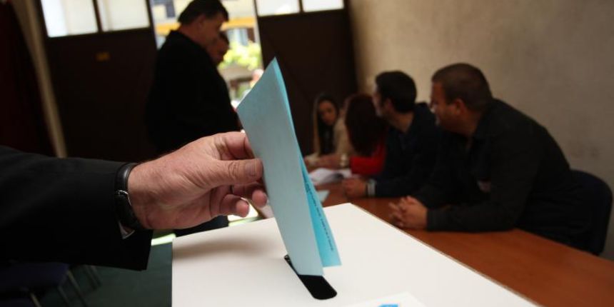 02.06.2013.,Dugopolje – Izbori. Glasanje. Gradjani glasovali u drugom krugu lokalnih izbora cime su ispunili svoju gradjansku duznost. Photo: Ivo Cagalj/PIXSELL 02.06.2013.,Dugopolje – Izbori. Glasanje. Gradjani glasovali u drugom krugu lokalnih izbora cime su ispunili svoju gradjansku duznost. Photo: Ivo Cagalj/PIXSELL