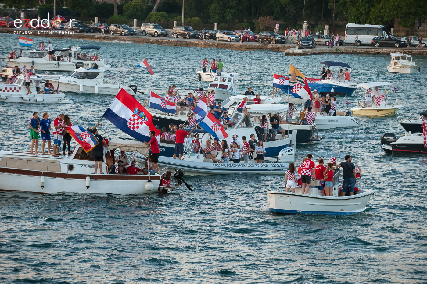 Zadar priredio čudesan doček svojim Vatrenim herojima (1)