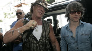 Dubrovnik, 210809.
Americki glumac Mickey Rourke je stigao u Dubrovnik, gdje ce promovirati svoj film Hrvac na Dubrovnik Film Meetingu. Dok je u Dubrovniku Rourke ce boraviti u Villi Agavi koja kosta sedam tisuca eura za vecer.
Foto: Branimir Kvartuc / CR