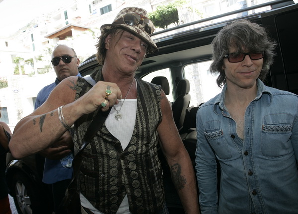 Dubrovnik, 210809.
Americki glumac Mickey Rourke je stigao u Dubrovnik, gdje ce promovirati svoj film Hrvac na Dubrovnik Film Meetingu. Dok je u Dubrovniku Rourke ce boraviti u Villi Agavi koja kosta sedam tisuca eura za vecer.
Foto: Branimir Kvartuc / CR