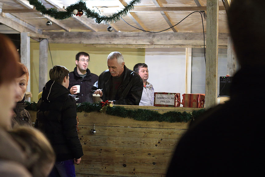 Bibinje: Božićni sajam na Trgu Franje Tuđmana Bibinje: Božićni sajam na Trgu Franje Tuđmana