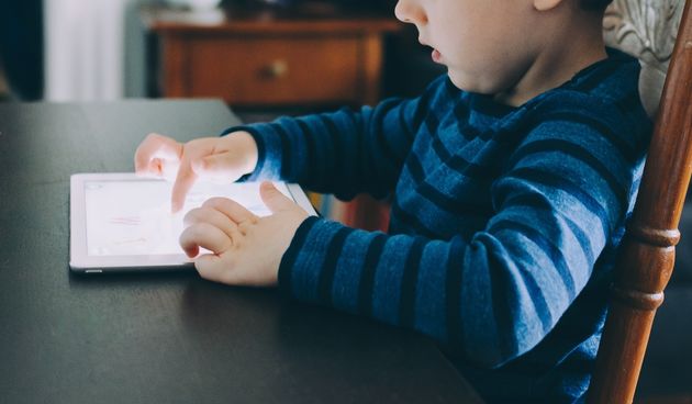 Djeca, tablet, online nastava