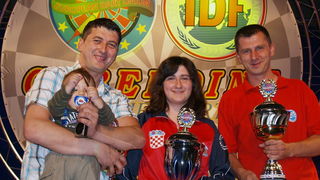 19-godisnja Vlatka Lesic u drustvu dvije najvece svjetske zvijezde elektronickog pikada Mensura Suljovica i Krzysztofa Ratajskog