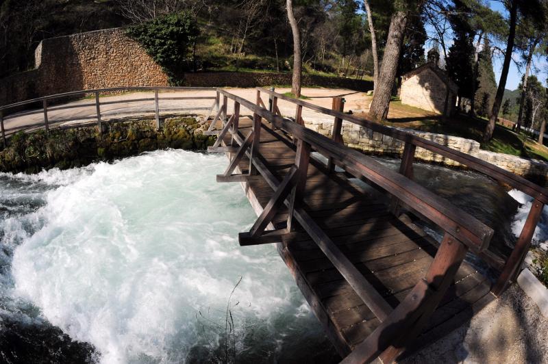 Obilaskom Nacionalnog parka Krka posjetitelji su obilježili 13. ožujka – Međunarodni dan rijeka. Photo: Hrvoje Jelavić/PIXSELL Obilaskom Nacionalnog parka Krka posjetitelji su obilježili 13. ožujka – Međunarodni dan rijeka. Photo: Hrvoje Jelavić/PIXSELL