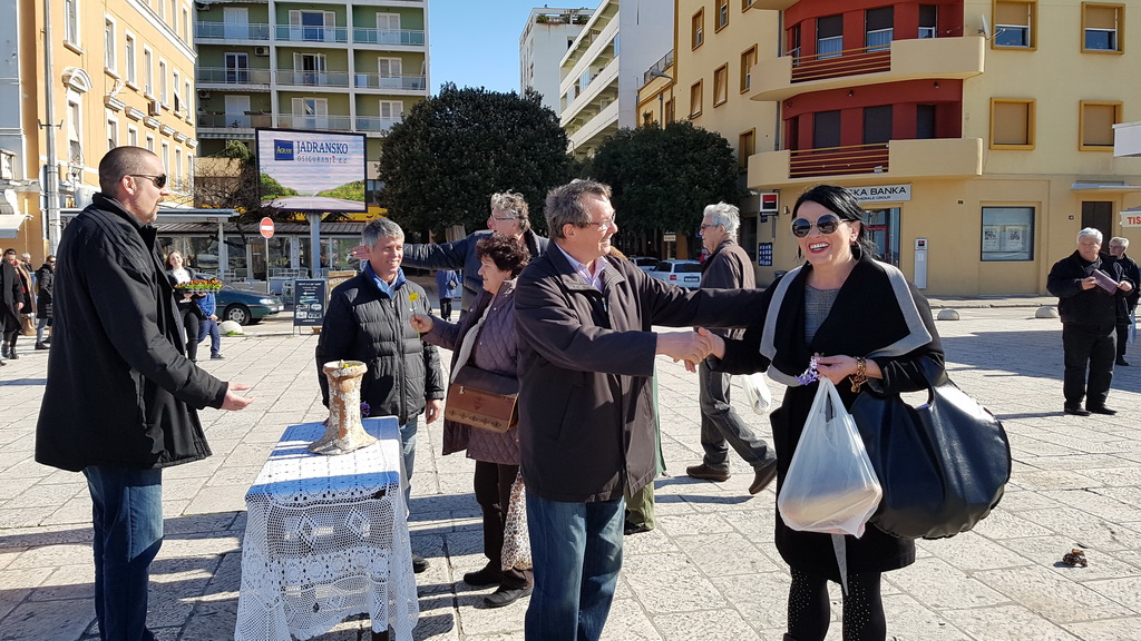 Dan žena, Bleke i konji