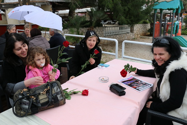 U organizaciji Općine Vir i Vir turizma virskim damama podijeljeno 400 ruža u povodu Dana žena