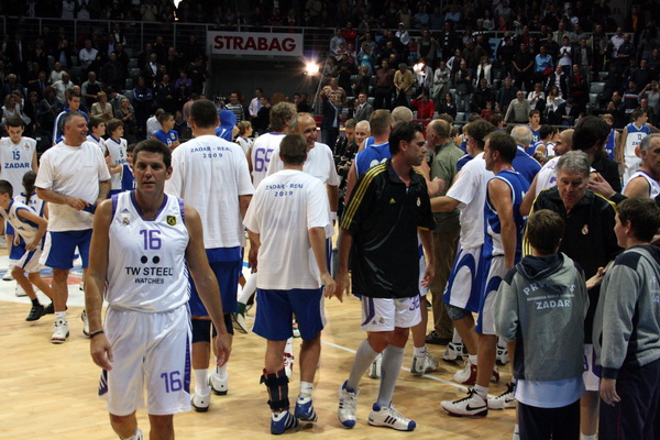 KK Zadar – Real Madrid, umirovljenje dresova 10 (Giuseppe Giergia) i 11 (Kresimir Cosic), Foto; Mladen Malik KK Zadar – Real Madrid, umirovljenje dresova 10 (Giuseppe Giergia) i 11 (Kresimir Cosic), Foto; Mladen Malik