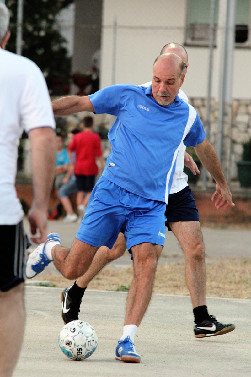 Na Stanovima se uz boćarski turnir održao i revijalni nogometni turnir. Osim prijavljenih ekipa, snage su ponovno odmjeravali liječnici Opće bolnice Zadar i predstavnici poglavarstva Grada Zadra. Na Stanovima se uz boćarski turnir održao i revijalni nogometni turnir. Osim prijavljenih ekipa, snage su ponovno odmjeravali liječnici Opće bolnice Zadar i predstavnici poglavarstva Grada Zadra.