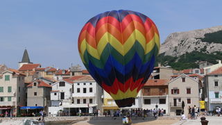 Crna ovca u Baški na otoku Krku Crna ovca u Baški na otoku Krku