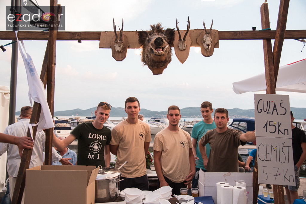 Otvoren 12. biogradski Gastro stol Otvoren 12. biogradski Gastro stol