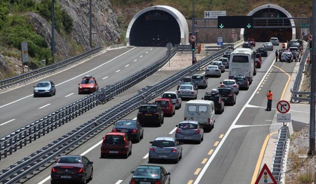 Kolona na ulazu u tunel Sveti Rok. Photo: Zeljko Mrsic/PIXSELL