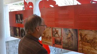 U Galeriji C8 otvorena je izlozba Ars Amatoria ljubav i erotika u starom Rimu koju organiziraju Arheoloski muzej Zadar i Arheoloski muzej Istre .O izlozbi su govorili Darko Komso ravnatelj Arheoloskog muzeja u Puli i Autorica izlozbe dr. sc. Kornelija A. U Galeriji C8 otvorena je izlozba Ars Amatoria ljubav i erotika u starom Rimu koju organiziraju Arheoloski muzej Zadar i Arheoloski muzej Istre .O izlozbi su govorili Darko Komso ravnatelj Arheoloskog muzeja u Puli i Autorica izlozbe dr. sc. Kornelija A.