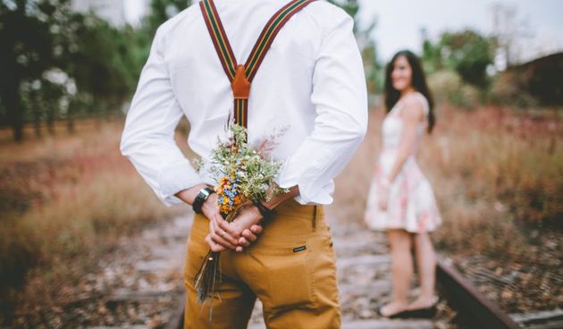 Zaljubljen, cvijeće, simpatija, udvaranje