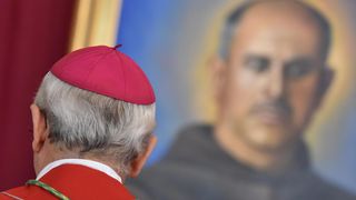 Zadarski nadbiskup Puljić predvodio svetu misu u Kistanjama povodom obilježavanja obljetnice proglašenja blaženim Serafina Kodića Zadarski nadbiskup Puljić predvodio svetu misu u Kistanjama povodom obilježavanja obljetnice proglašenja blaženim Serafina Kodića