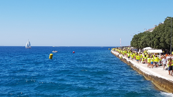 Sasvim osoban doživljaj – 10. dm Millennium Jump sa zadarske rive. Foto: Mladen Malik Barba Sasvim osoban doživljaj – 10. dm Millennium Jump sa zadarske rive. Foto: Mladen Malik Barba