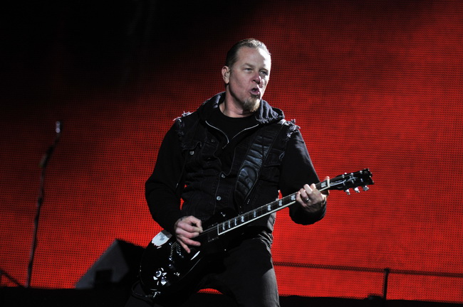 Zagreb, 160510.
Hipodrom.
Koncert heavy metal grupe Metallica.
Na slici: James Hetfield
Foto: Boris Kovacev / CROPIX